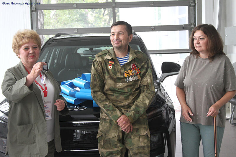 Ветеран СВО из Кургана получил автомобиль с ручным управлением