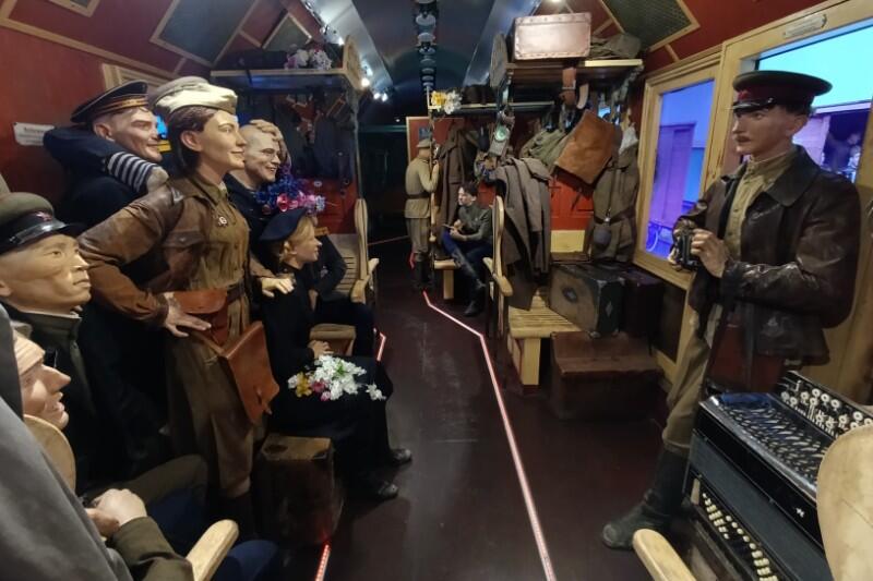 В Кургане продолжает работу уникальная передвижная выставка «Поезд Победы»