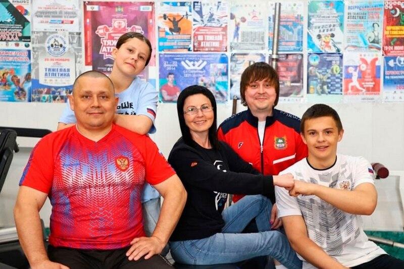 Семья Смирновых из Курганской области победила на всероссийском конкурсе «Семья
				года»