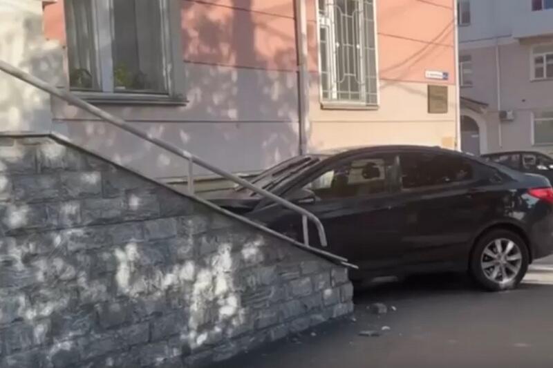 В Кургане водитель Hyundai насмерть сбил женщину на тротуаре