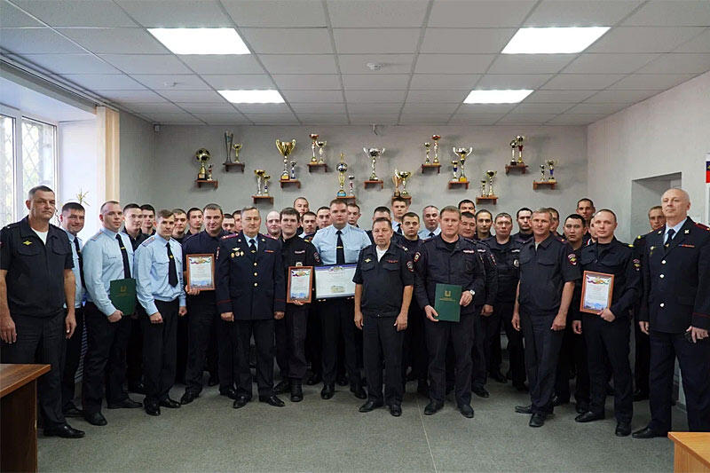 Сотрудники патрульно-постовой службы полиции отмечают профессиональный праздник