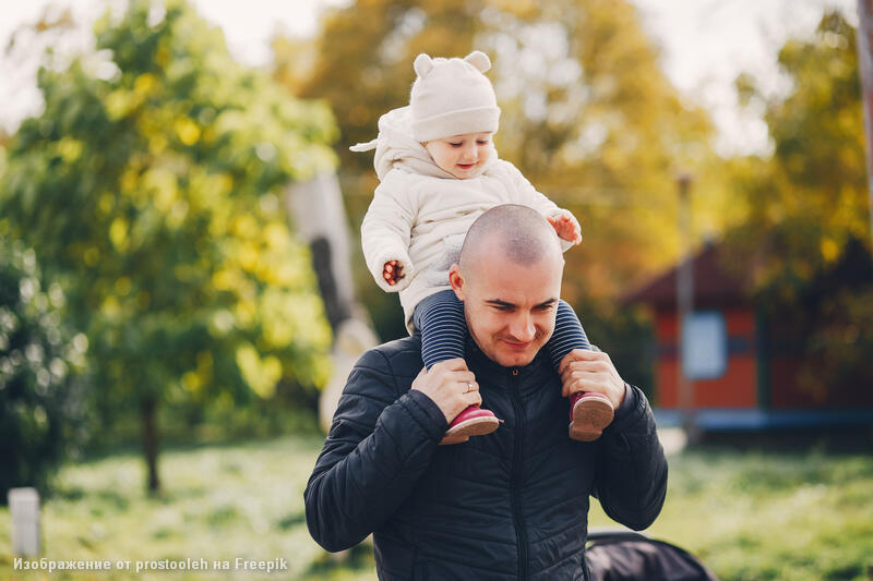 В Курганской области 769 отцов получают пособие по уходу за ребенком