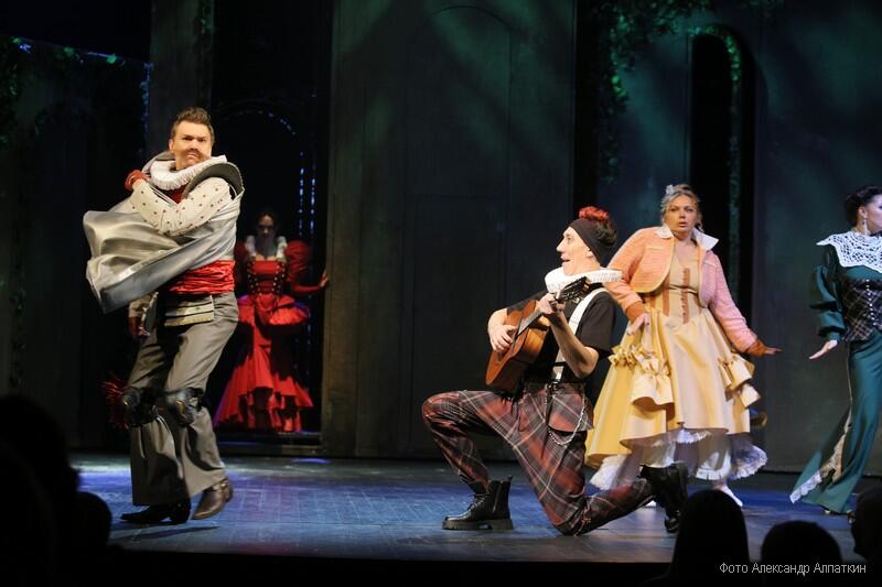 комедия по пьесе Лопе де Вега «Собака на сене»