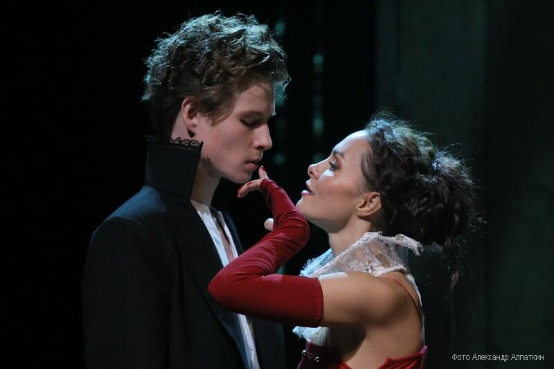 комедия по пьесе Лопе де Вега «Собака на сене»