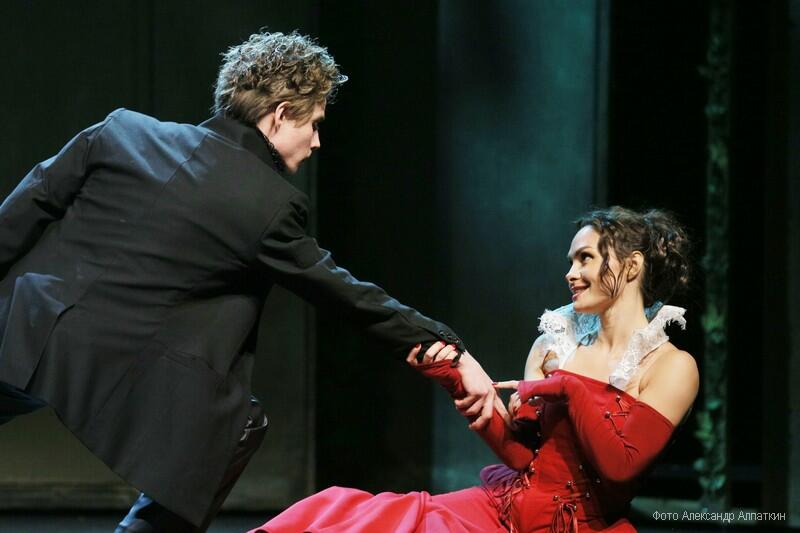 комедия по пьесе Лопе де Вега «Собака на сене»