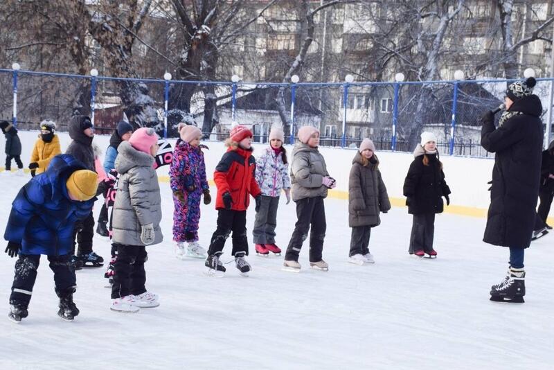 В Детском парке Кургана торжественно открыли зимний каток
