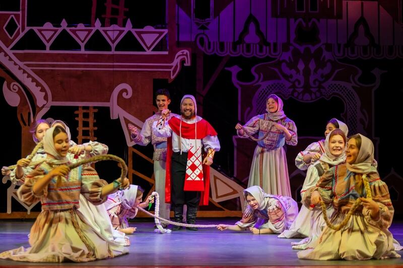 День до премьеры: курганская филармония построила «Летучий корабль»