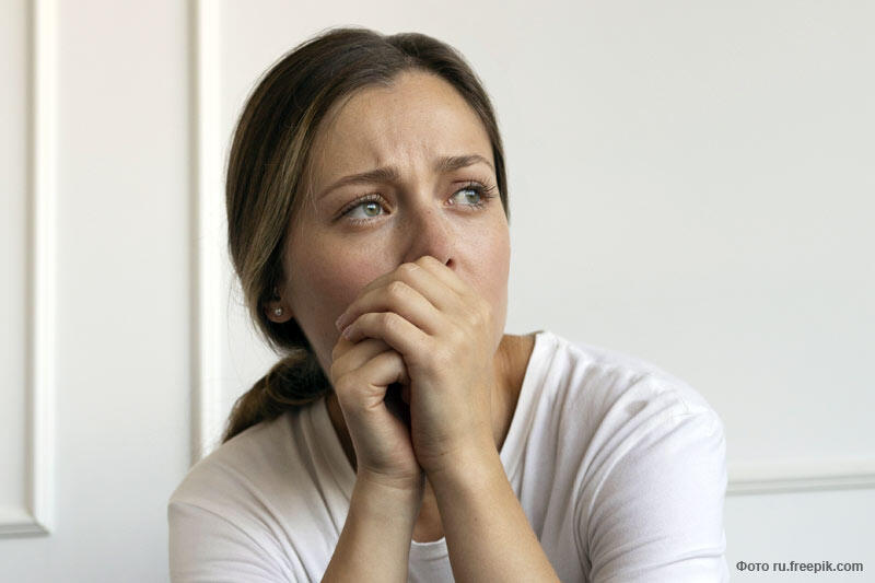 Невидимый спутник: как жить с тревогой и понимать свою тревожность