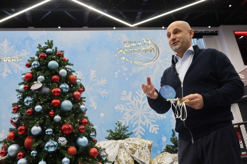 Полпред президента в УрФО дал старт акции «Ёлка желаний» и взял под личную опеку
				девять детских мечтаний