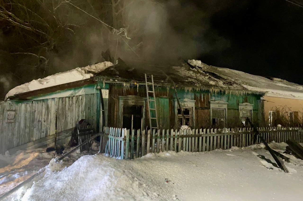 Двое мужчин погибли на пожаре в Курганской области