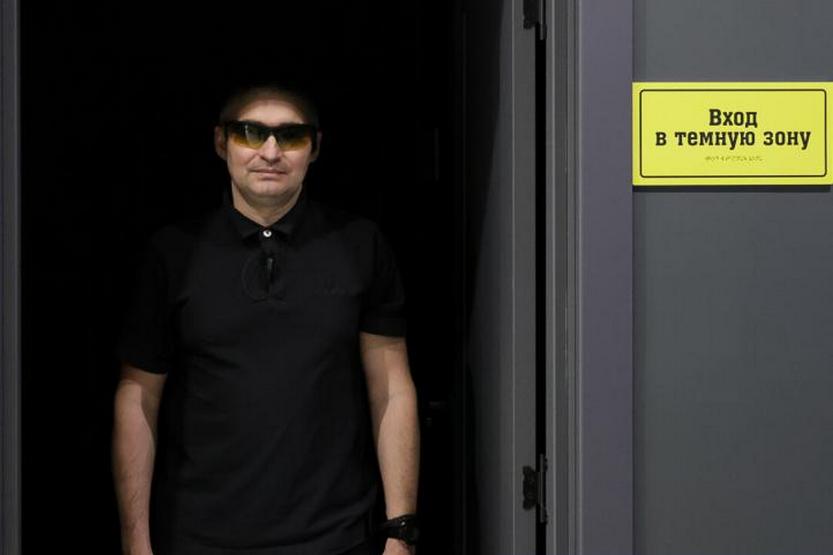 Почувствуй жизнь незрячих людей: в Тюмени проводят экскурсии в полной темноте