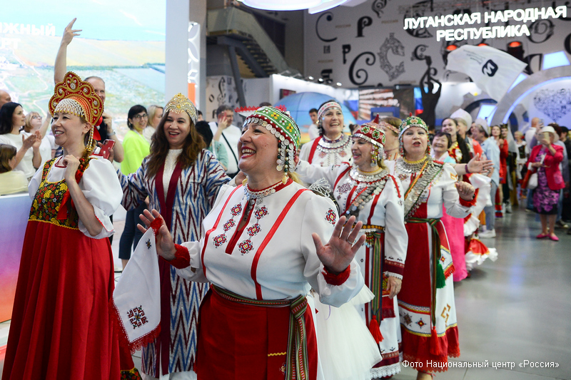 В Москве открылся марафон «Россия — семья семей» Общества «Знание»