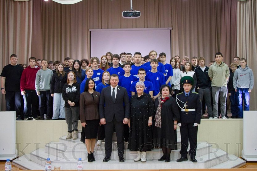 Глава Кургана встретился со студентами колледжа