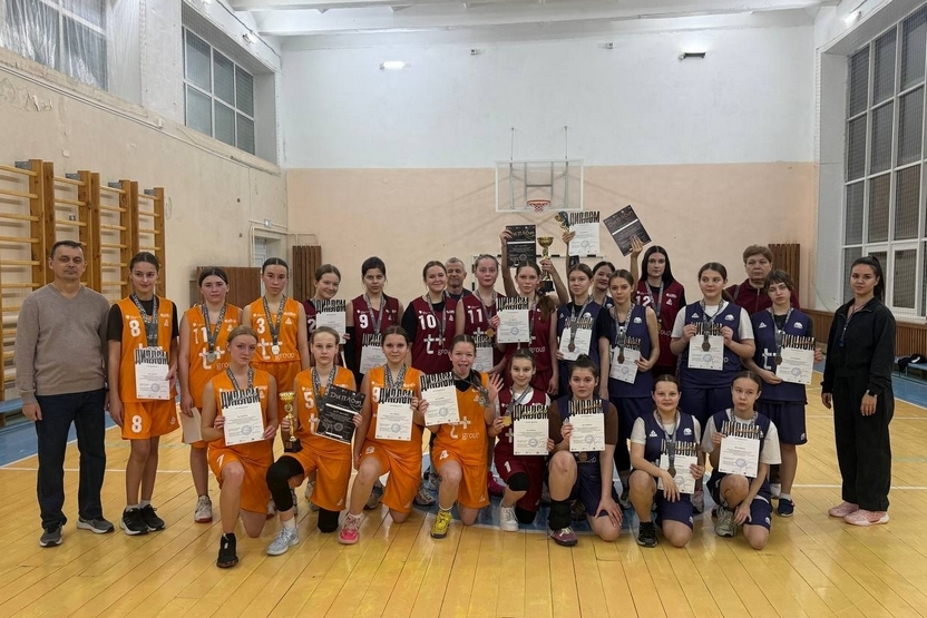 В Кургане прошли финальные игры школьной баскетбольной лиги