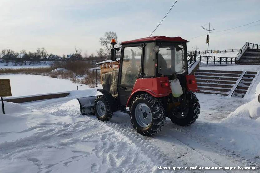 После крупного снегопада Курган убирают 170 машин и 90 рабочих