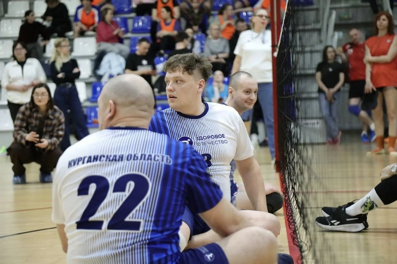 В турнире по волейболу сидя победила команда ветеранов СВО