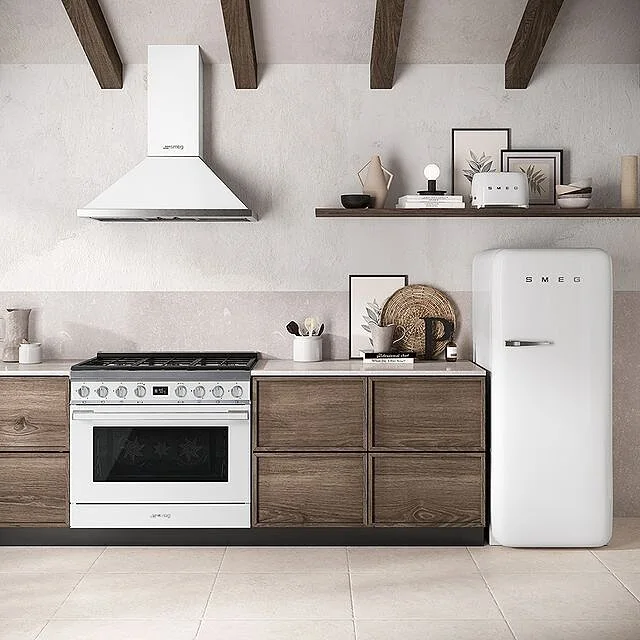 Кухонная техника Smeg в белом цвете