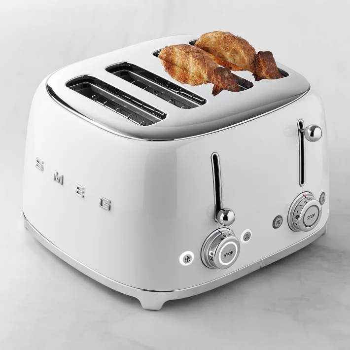 Кухонная техника Smeg в белом цвете