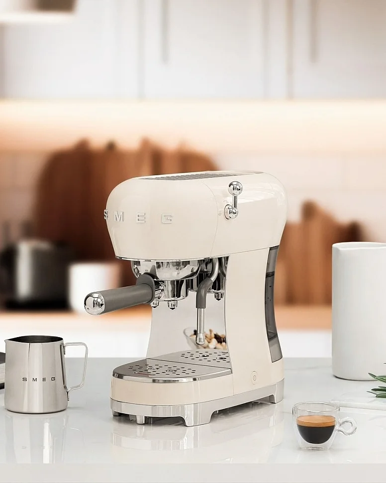 Кофемашина-эспрессо Smeg ECF02