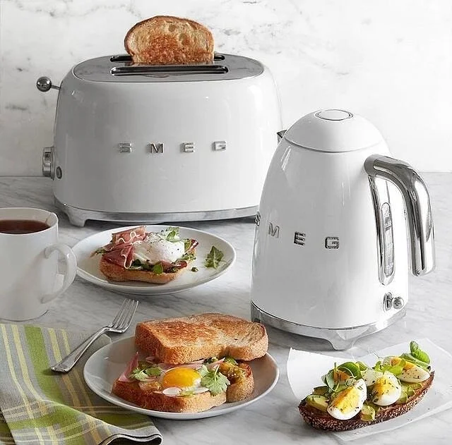 Кухонная техника Smeg в белом цвете