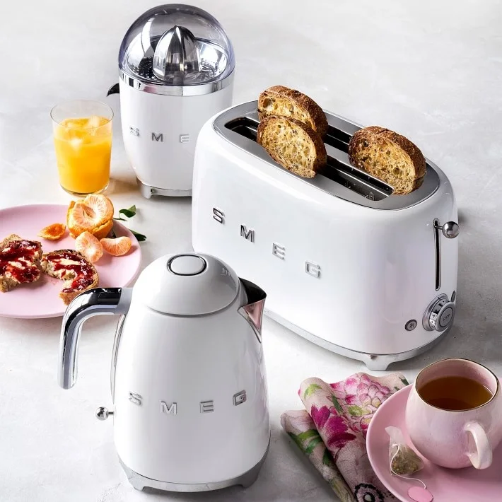 Кухонная техника Smeg в белом цвете