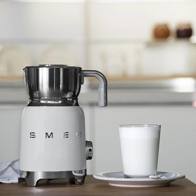 Кухонная техника Smeg в белом цвете