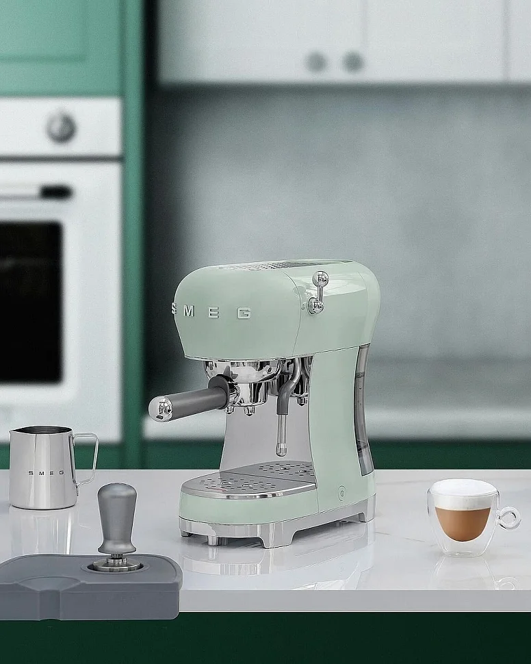 Кофемашина-эспрессо Smeg ECF02