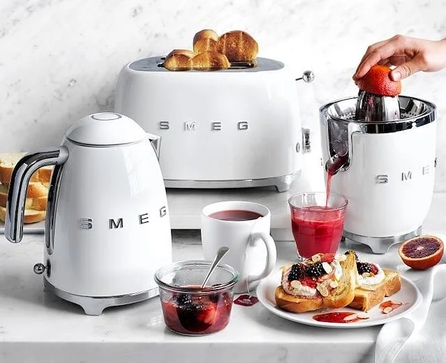 Кухонная техника Smeg в белом цвете