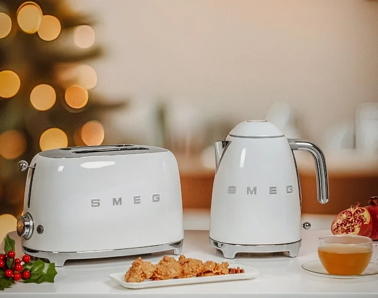 Кухонная техника Smeg в белом цвете