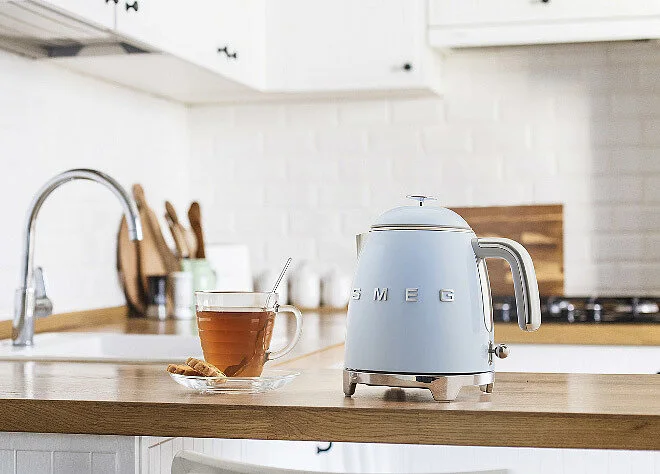 Новинка: мини-чайник Smeg
