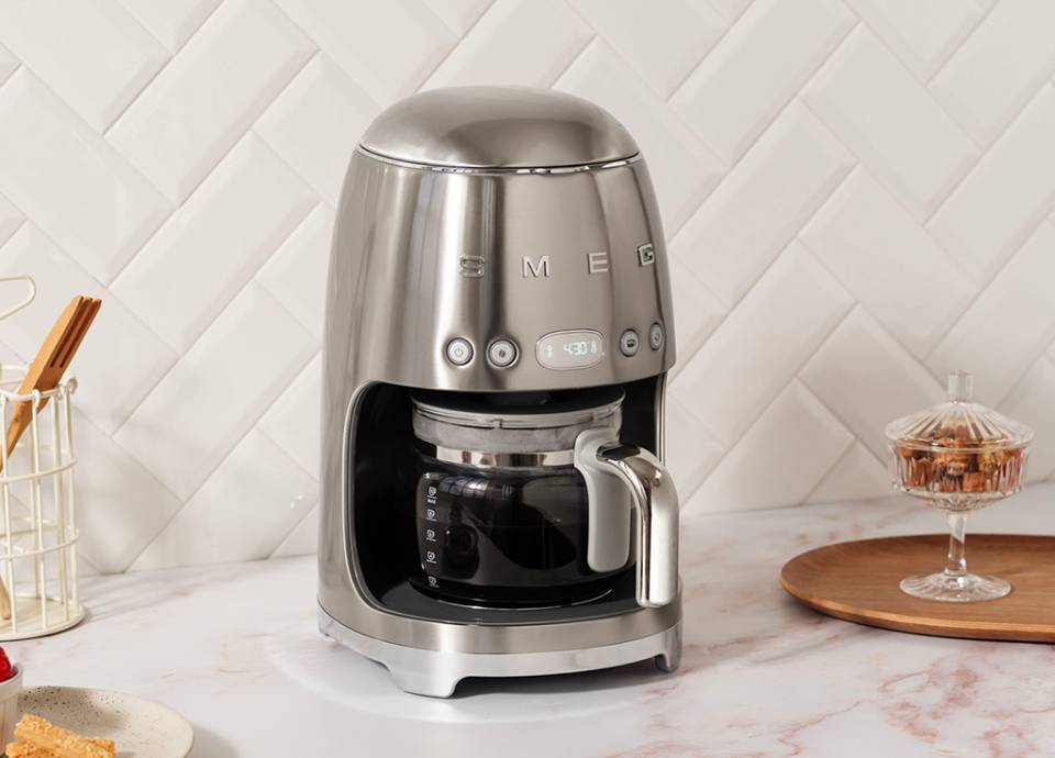 Капельная кофеварка Smeg DCF02