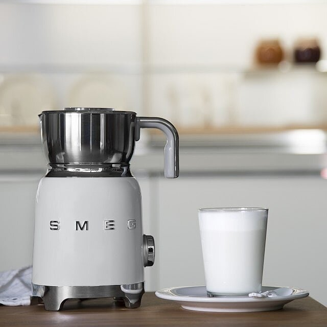 Техника Smeg, комплект для завтрака в белом цвете