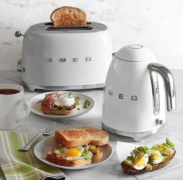 Техника Smeg, комплект для завтрака в белом цвете