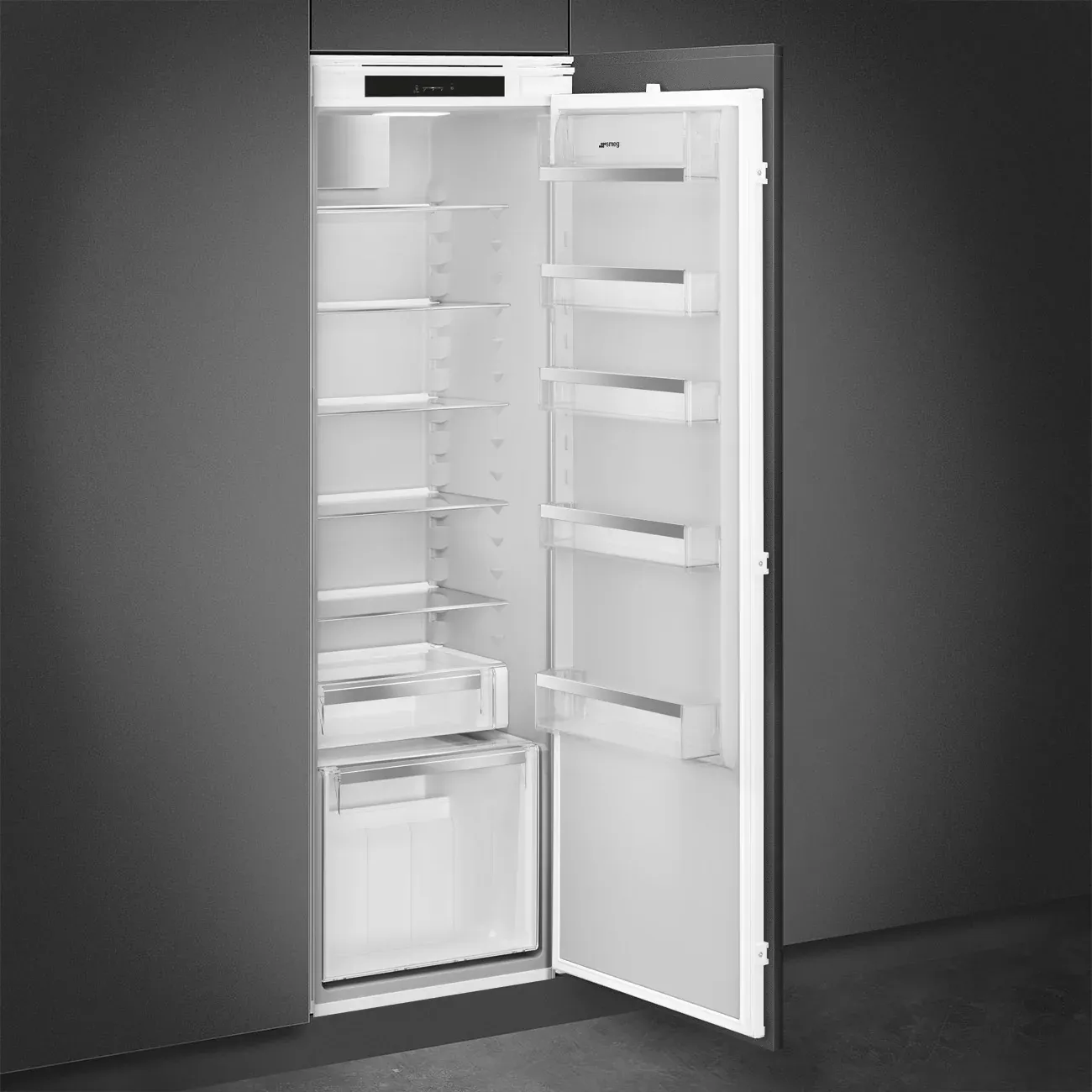 Встраиваемый холодильник Smeg S9L1741D с открытой дверью