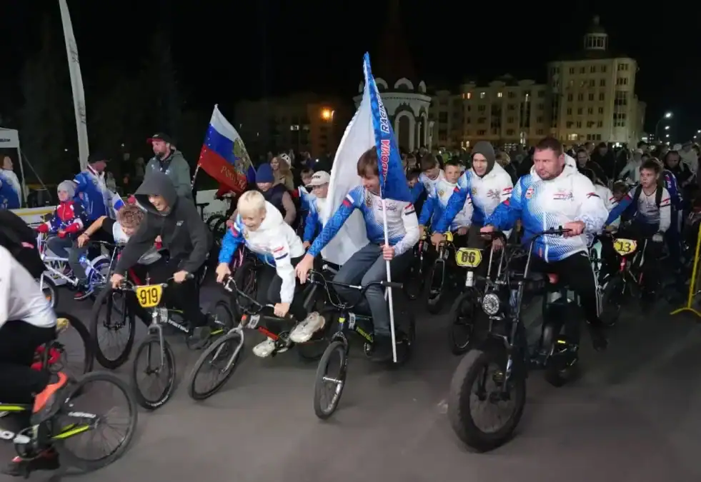 Сотни велосипедистов проехали по улицам Саранска