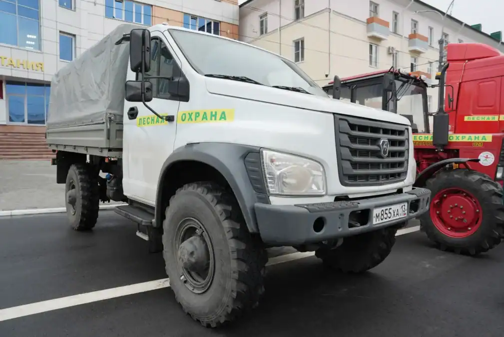 В Темниковском районе лесных пожарных вооружили вездеходами и бульдозерами
