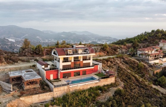 Просторная вилла в районе Каргыджак. 6+1, 640м2 в Турции - фото 1