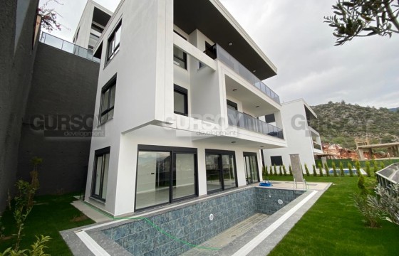 Новая элитная вилла 4+1 с панорамными видами в Тепе, Алания, 280 м2 в Турции - фото 1