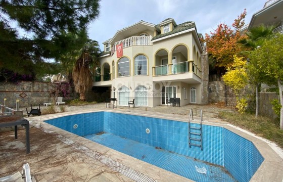 Уютная меблированная вилла 6+2 в районе Тепе с большой территорией и красивыми видами, 300 м2 в Турции - фото 3