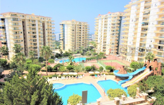 Очень просторная и полностью меблированная квартира 2+1 в масштабном жилом комплексе в Махмутларе, 150 м2 в Турции - фото 2