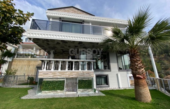 Меблированная вилла 4+1 с собственным участком, 220 кв.м. Тепе, Алания. в Турции - фото 3