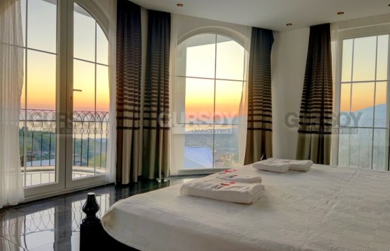 Современная вилла 4+1 с непревзойденным видом на море в Каргыджаке, 300 м2. в Турции - фото 1