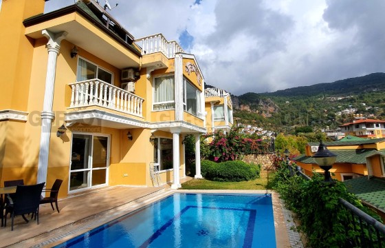 Меблированная вилла 4+1 с бассейном и красивыми видами в районе Тепе, 275 м2 в Турции - фото 4