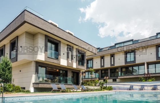 Шикарные готовые виллы в районе Бейликдюзю, 330м2-355м2 в Турции - фото 12