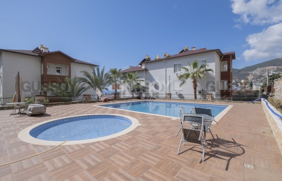 Уютная, полностью меблированная квартира 2+1 с шикарным видом на море и Крепость в районе Хасбахче, 109 м2 в Турции - фото 12