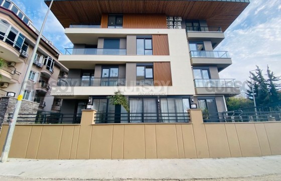 Небольшая квартира с высококачественной чистовой отделкой, кондиционерами и полным набором бытовой техники, в 400 метрах от моря, в центре района Оба в Турции - фото 7