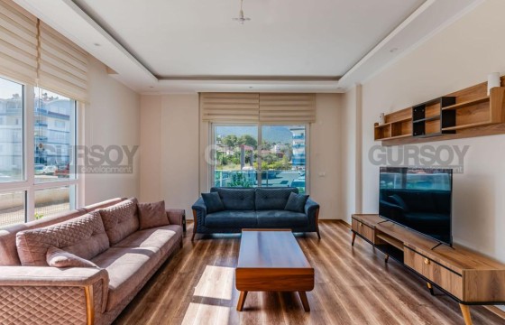 Светлая просторная квартира 3+1 на 1-м высоком этаже в 2.5 километрах от моря, в районе Верхняя Оба в Турции - фото 3