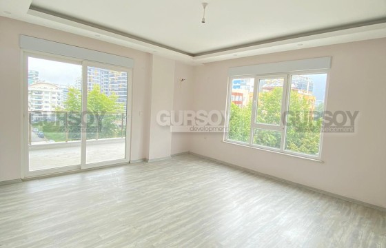 Квартира с чистовой отделкой в доме 2019 года постройки, в 300 метрах от моря, в районе Махмутлар в Турции - фото 6