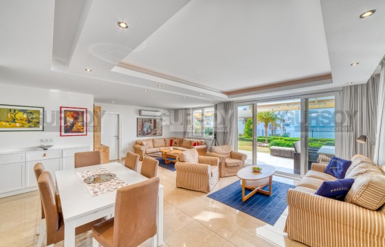 Просторная квартира с новым ремонтом и современным дизайном в 500 метрах от моря, в районе Конаклы в Турции - фото 12