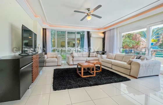 Просторная квартира 3+1, общей площадью 180 м2, в комфортабельном жилом комплексе в 1200 метрах от моря в Турции - фото 8